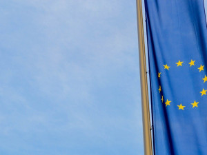 Země Evropské unie musí společně odpovědět na Vrbětice, vyzvali šéfové skupin v EP