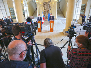 Na české i ruské ambasádě zůstane po sedmi diplomatech