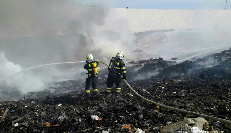 V Bratčicích na Brněnsku hořela skládka komunálního odpadu