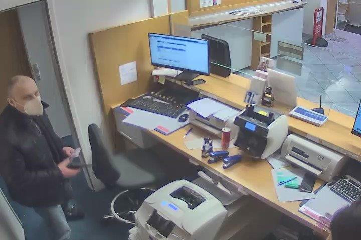 Lupič v rakouské bance.