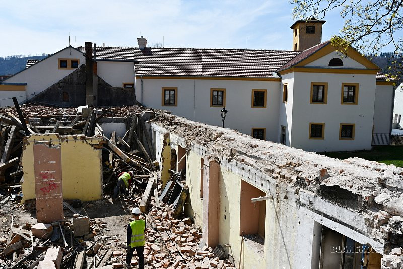 zamek3-50352-9225_800