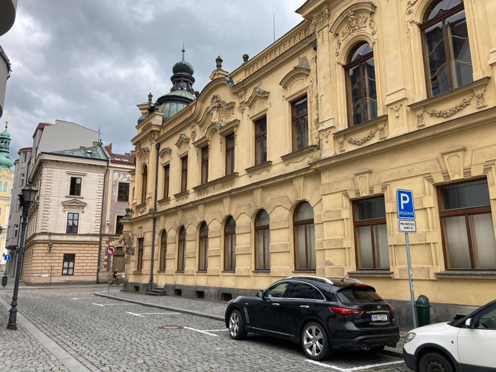 Bývalou historickou knihovnu v Hradci Králové využije biskupské gymnázium
