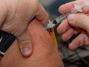 Lidé od 45 let se budou moci registrovat k očkování od dnešní půlnoci