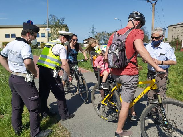 Cyklista bez přilby je devatenáctkrát blíž smrti. Policisté preventivně zastavovali cyklisty