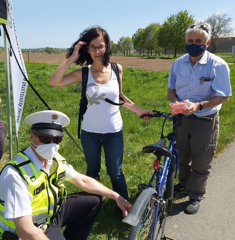 Cyklista bez přilby je devatenáctkrát blíž smrti. Policisté preventivně zastavovali cyklisty