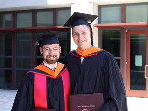 Promoce z oboru Aeronautics & Astronautics na Stanford University.