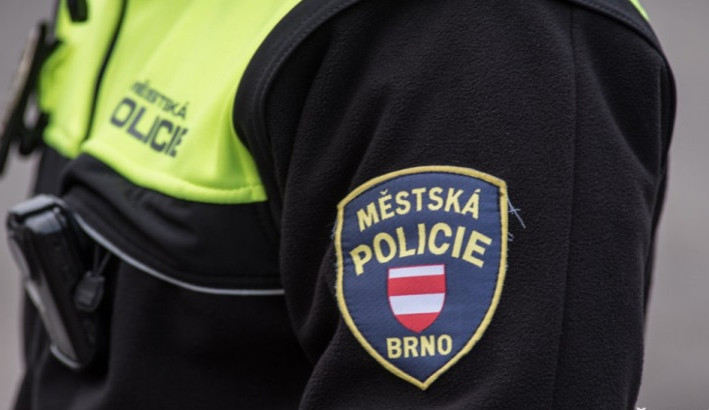 Brněnský strážník v civilu pomohl sraženému chodci, dočkal se vděčného poděkování