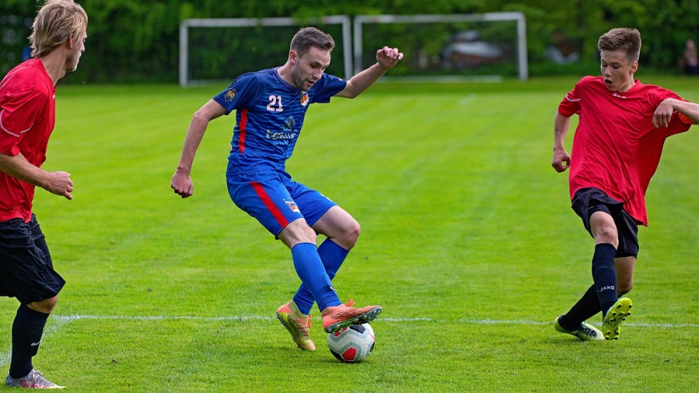 Amatérští fotbalisté se vrátili na trávník. Turnaj šesti klubů otevřel zápas Plané s Lišovem