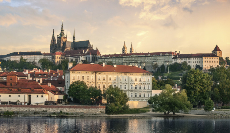 Hrad láká návštěvníky. Vyrazte do katedrály sv. Víta nebo domečků ve Zlaté uličce bez průvodce