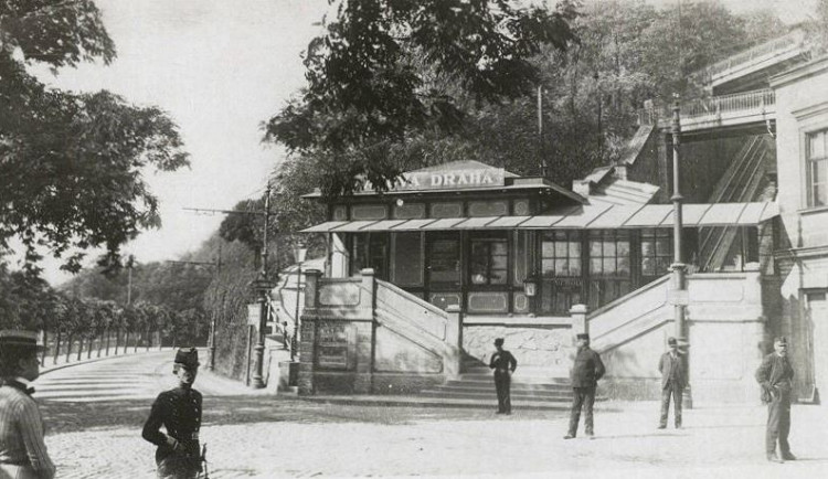 První pražská lanovka vedla na Letnou. Přes sto metrů dlouhá jízda stála tři krejcary
