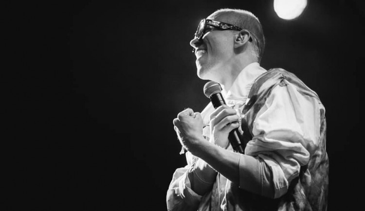 Nečekaný vítěz cen Anděl zpěvák 7krát3 zatím svůj úspěch vstřebává.