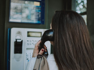 Poslední telefonní budka v Česku brzy zmizí. Operátor je neplánuje dál provozovat