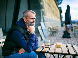 PRŮZKUM: Piráti, STAN a Spolu dál vedou nad ANO, uspěla by i Přísaha