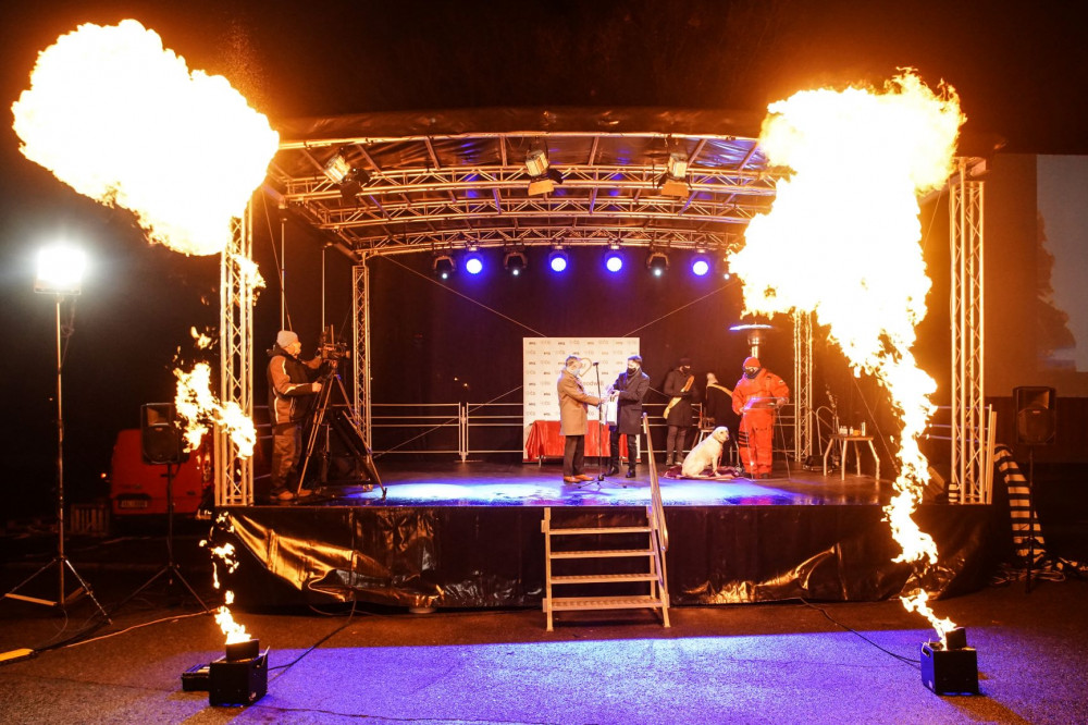 Když létají jiskry, které jsou vidět a cítit i z hlediště