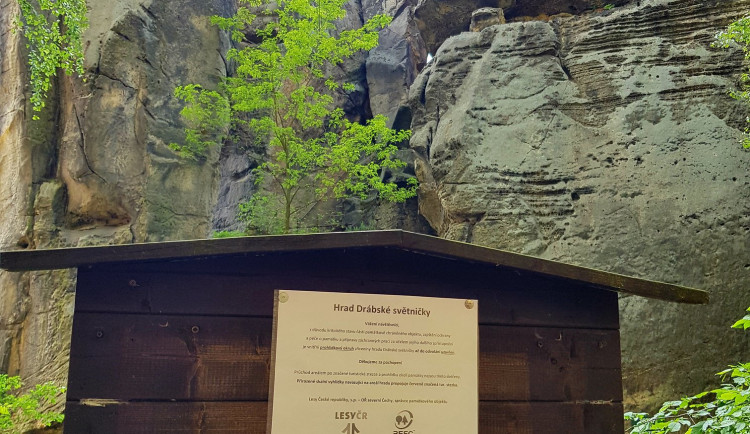 Drábské světničky dočasně uzavřeny. Turisté i vandalové je ničí. Nové budou lávky i žebříky