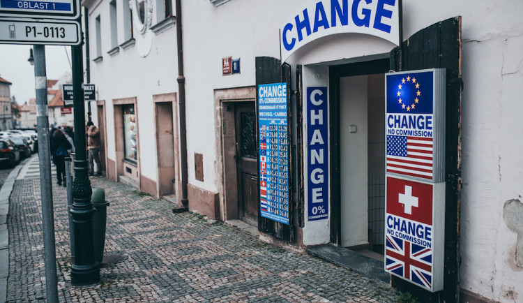Konec škaredých reklam v Praze. Město podnikatelům přispěje na kultivovanou propagaci