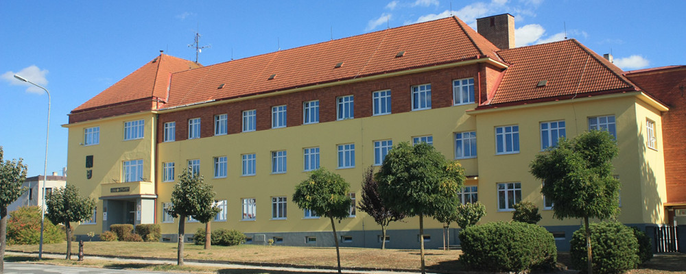 Kraj zmodernizuje šatny odborného učiliště a dvě hřiště. Práce vyjdou na šest a půl milionu