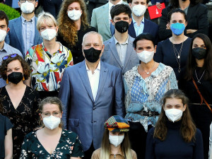 Společná fotografie finalistu_poroty a manzelu Bakalovych