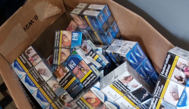 Řidič tvrdil, že převáží brambory, v kamionu pašoval šest milionů cigaret