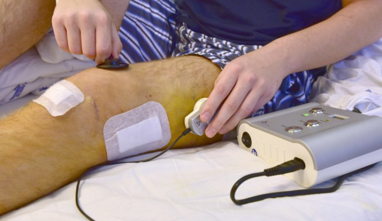 Díky operaci v brněnské nemocnici dorostla mladému Matyášovi kost