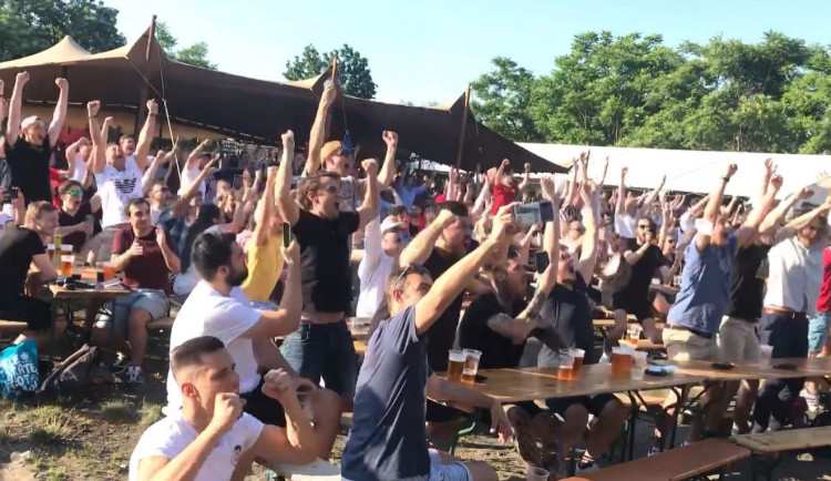 Kam na promítání fotbalu v Praze? Vybrali jsme pět míst, kde to při zápasech Čechů žije