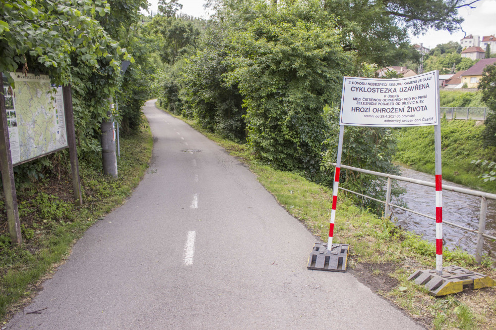 Opravu cyklostezky mezi Bílovicemi a Obřany komplikují neukáznění cyklisté