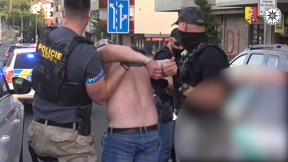 Kriminalisté zadrželi organizovanou skupinu, která kradla zboží v obchodních centrech