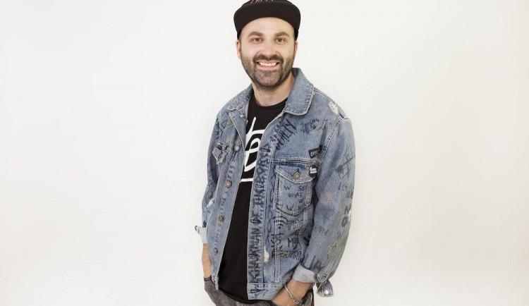 Legendární songy tak trochu jinak. Český dýdžej vystoupí s Karlovarským symfonickým orchestrem.