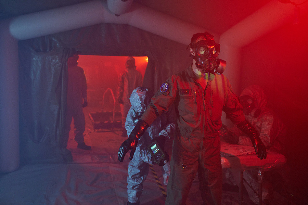 Armádní vrtulník kontaminovala nebezpečná látka. Liberečtí chemici zasahovali v rámci cvičení