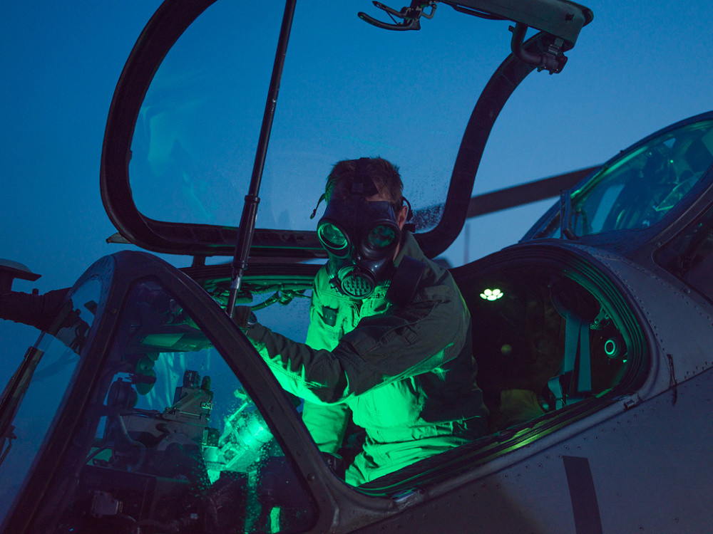 Armádní vrtulník kontaminovala nebezpečná látka. Liberečtí chemici zasahovali v rámci cvičení