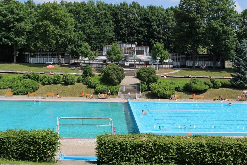 Ve Dvoře Králové řeší, co s nevyhovujícím koupalištěm