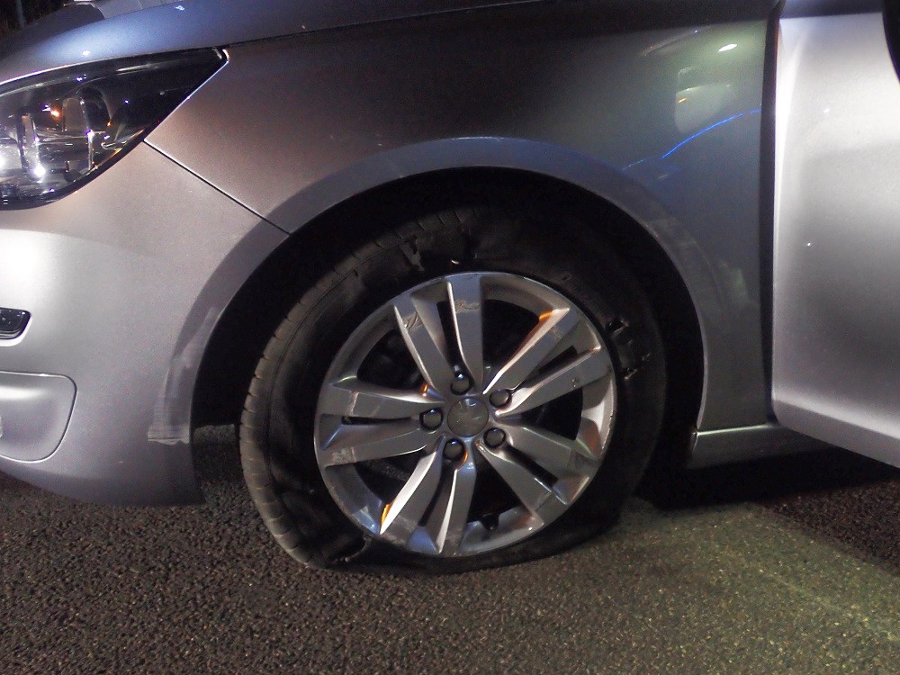 Řidič jel na prázdných pneumatikách. Nadýchal přes 2,6 promile