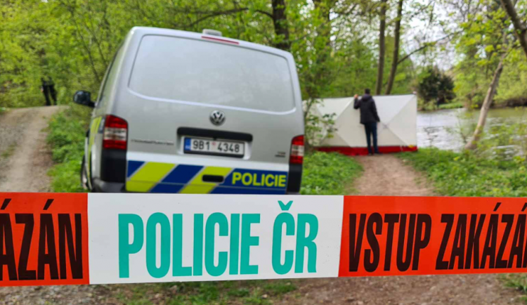 Tomáš (†15) se podle policistů ve Svratce utopil sám