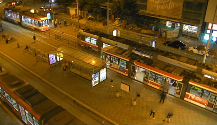 Brňan okradl spícího muže a pokusil se ujet. Doběhli ho strážníci