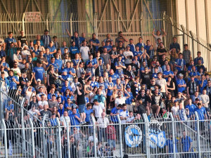 Počet diváků na fotbalových stadionech bude opět regulován. Test nebo očkování je podmínkou