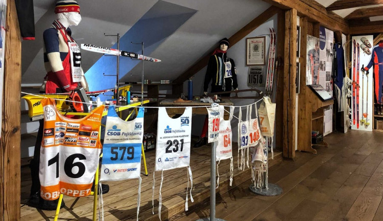 Legendy českého lyžování zavítaly do Jablonce. Výstava Vítězové bílé stopy je stále otevřena