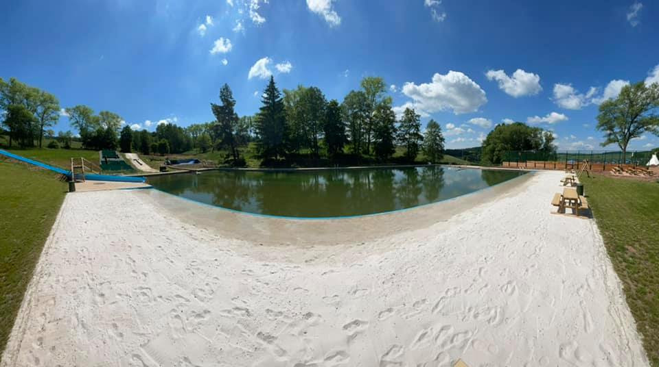 Parta nadšenců na Broumovsku rekonstruuje historické koupaliště