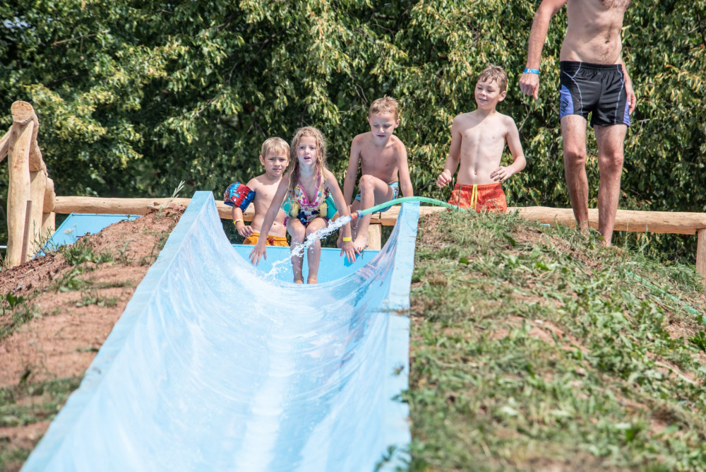 Parta nadšenců na Broumovsku rekonstruuje historické koupaliště