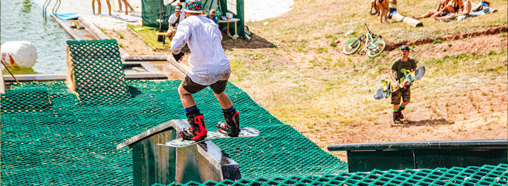 Parta nadšenců na Broumovsku rekonstruuje historické koupaliště