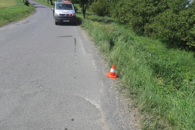 U hospody nasedl na kolo, ráno ho našli v příkopě. Poraněný cyklista skončil v nemocnici.