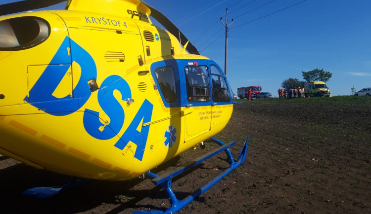 Cyklistka se v Břeclavi střetla s autem, letěl pro ni vrtulník