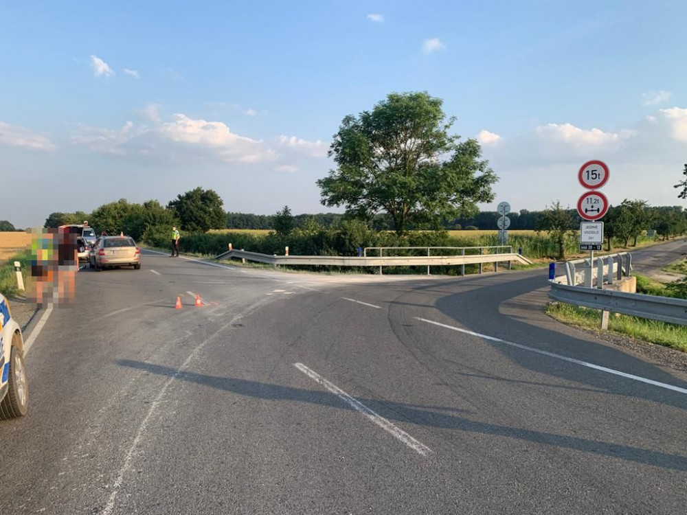 U Pňovic zemřel osmasedmdesátiletý cyklista poté, co nedal přednost osobnímu autu