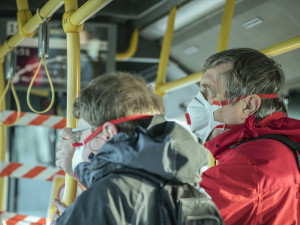 Soud s třídenním odkladem zrušil opatření o ochraně dýchacích cest