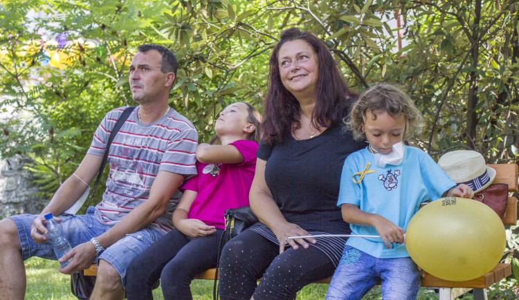 Děti i maminka mají rakovinu, naději našla rodina v brněnské nemocnici