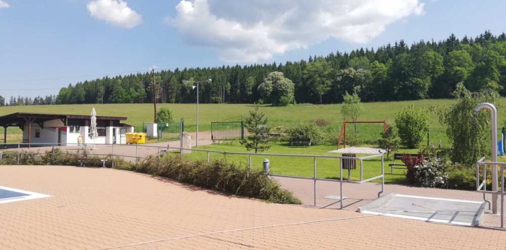 Koupaliště v Meziměstí možná zavře, návštěvníky odrazují protikoronavirová opatření