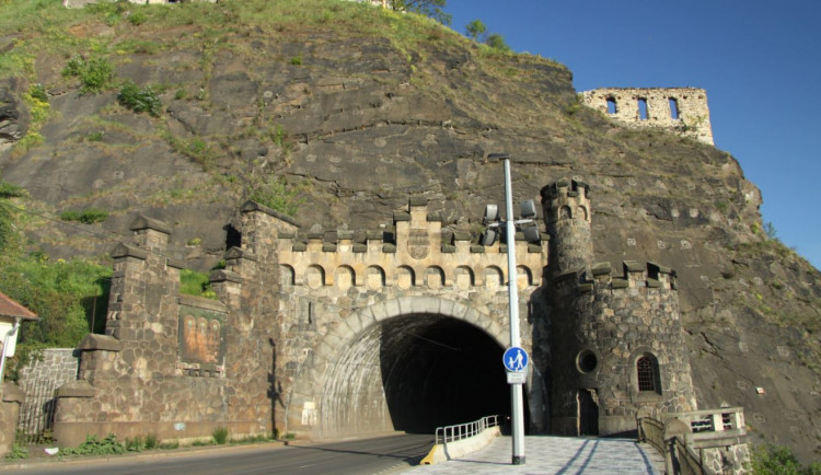 Vyšehradský tunel se uzavře pro auta i tramvaje. Cestující bude vozit loď