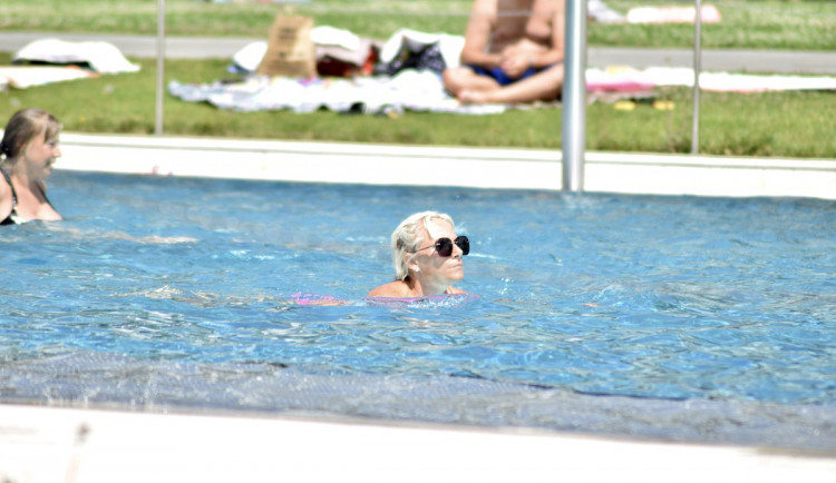 Brněnské koupaliště přišlo o polovinu návštěvníků, v Pasohlávkách chybí cizinci