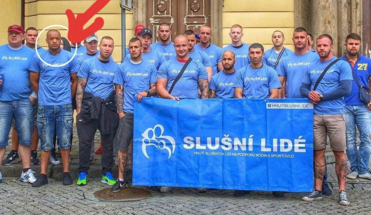 V Brně umlátili mladíka kladivem. Policisté viní boxera a stoupence Slušných lidí
