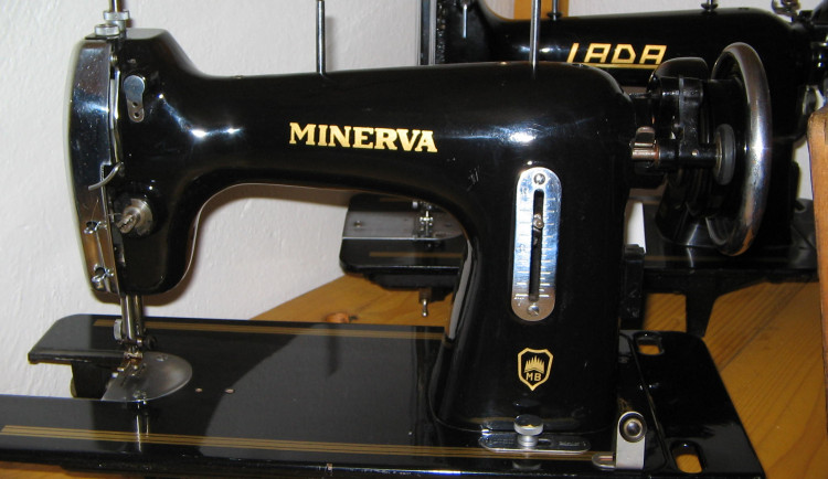 Známá česká Minerva. Legendární šicí stroje předvede výstava v Brně