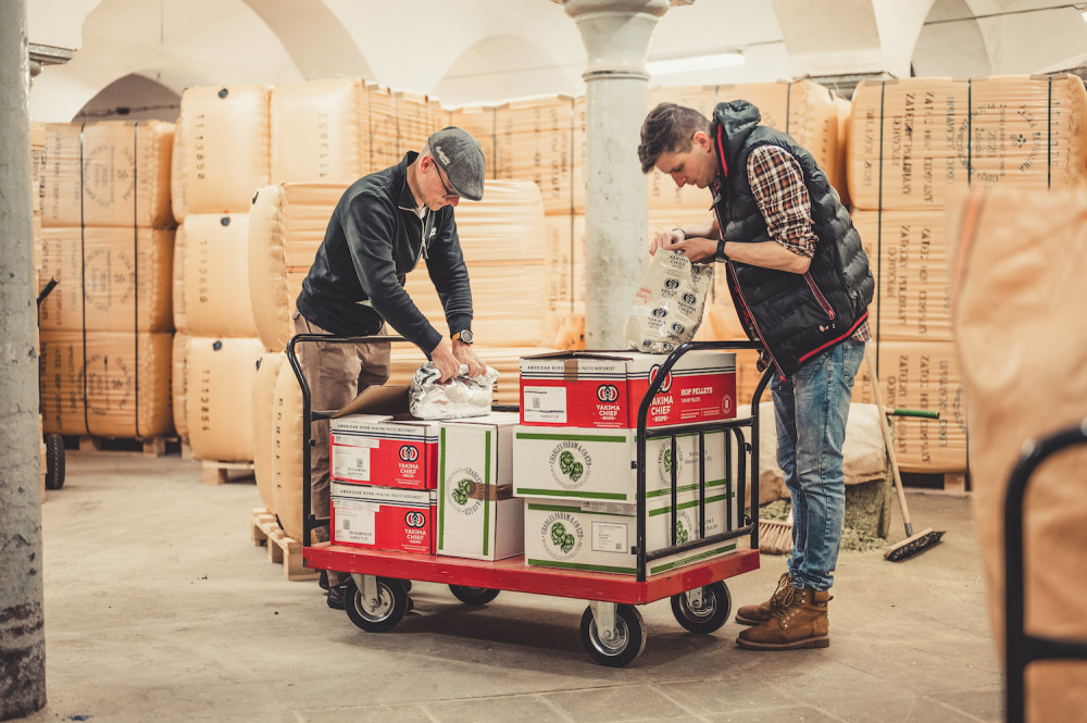 Budvar představil další novinku. Opičí Ejl je čistý, svěží a příjemně hořký